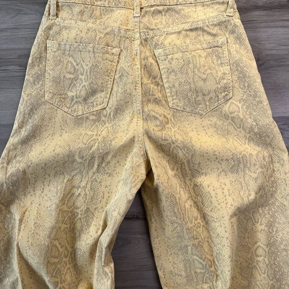Urban Outfitters BDG 29 Yellow Snakeskin Super Flare Leg Jeans - Picture 13 of 15
